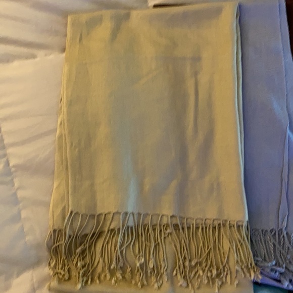 Five (5) Pashminas - Picture 3 of 6